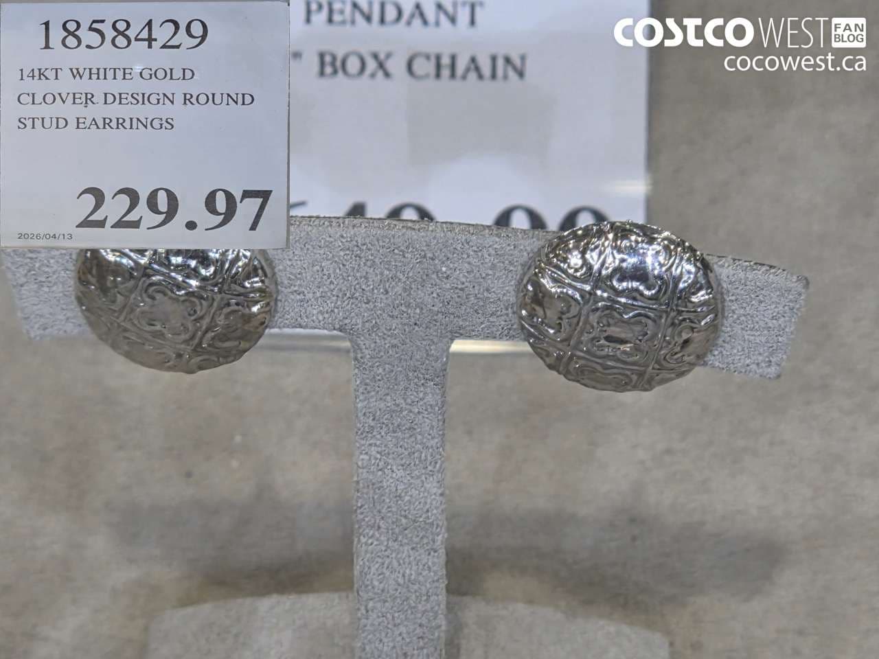 14kt white gold clover design round stud earrings