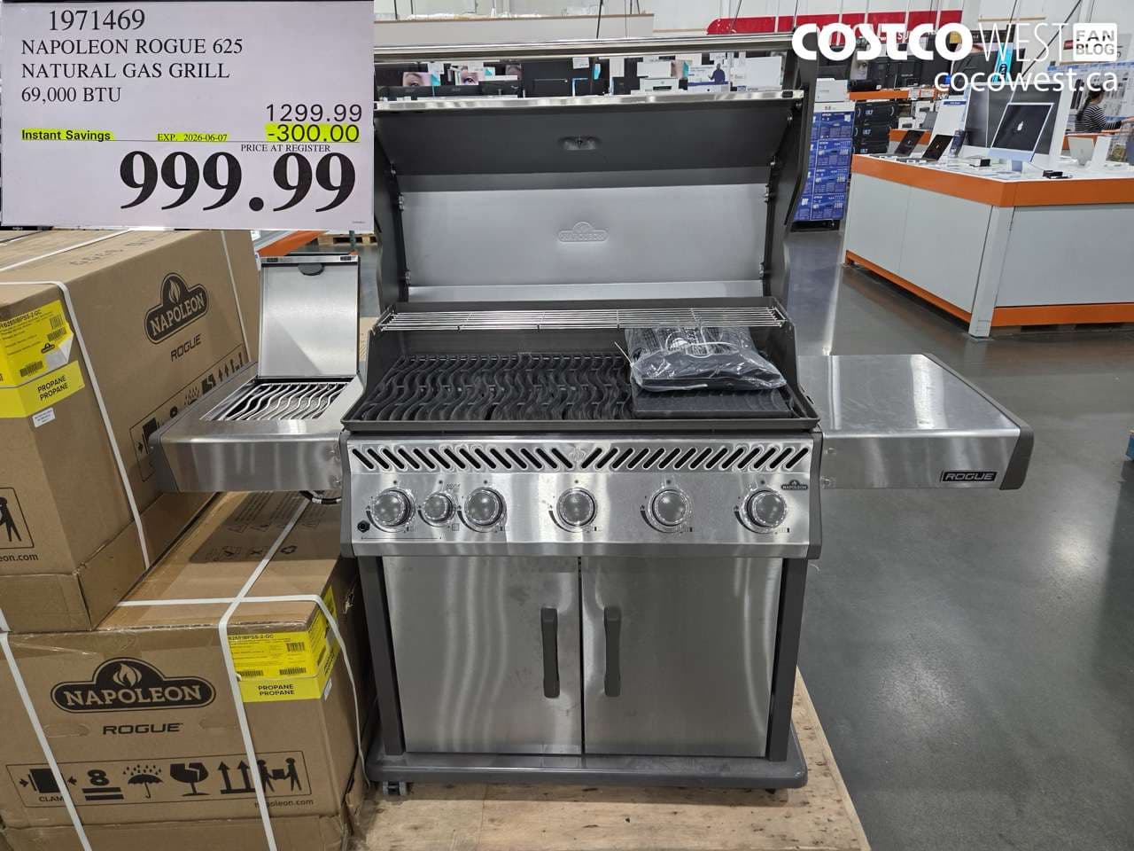 NAPOLEON ROGUE 625 NATURAL GAS GRILL 69,000 BTU